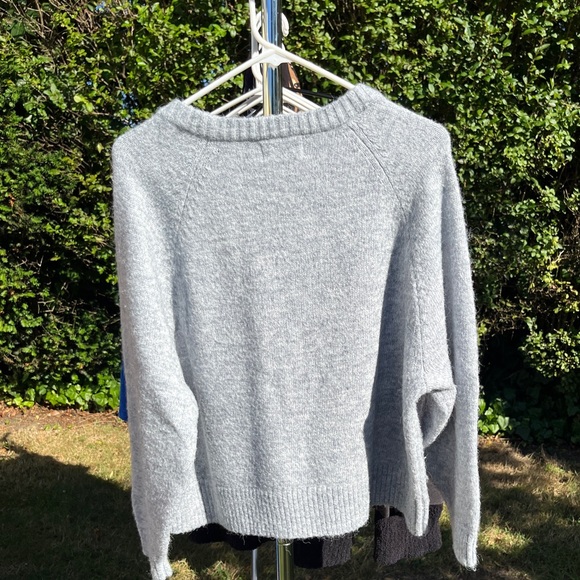 🩷🩶 L EUC Pullover sweater gray w/ pink heart Old Navy size Large - Picture 6 of 11